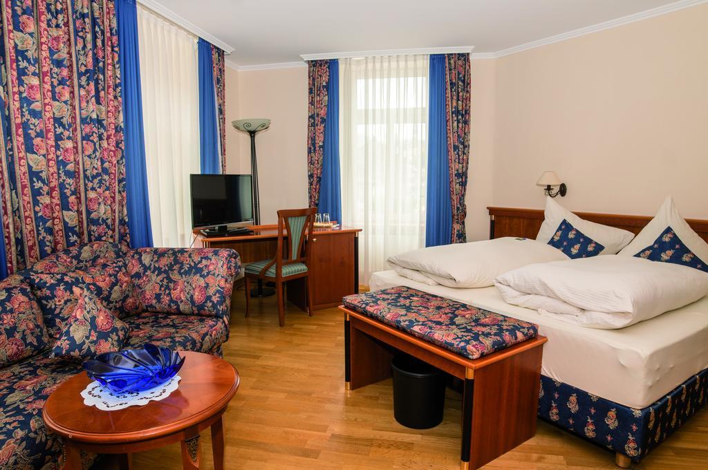 Moselland Hotel Im Enderttal Zum Onkel Willi Cochem Oda fotoğraf